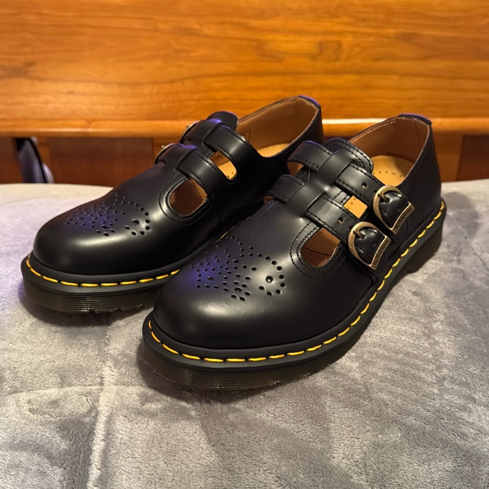 Smooth Leather Dr. Martens Mary Jane Shoes 💕 || (NWOT)